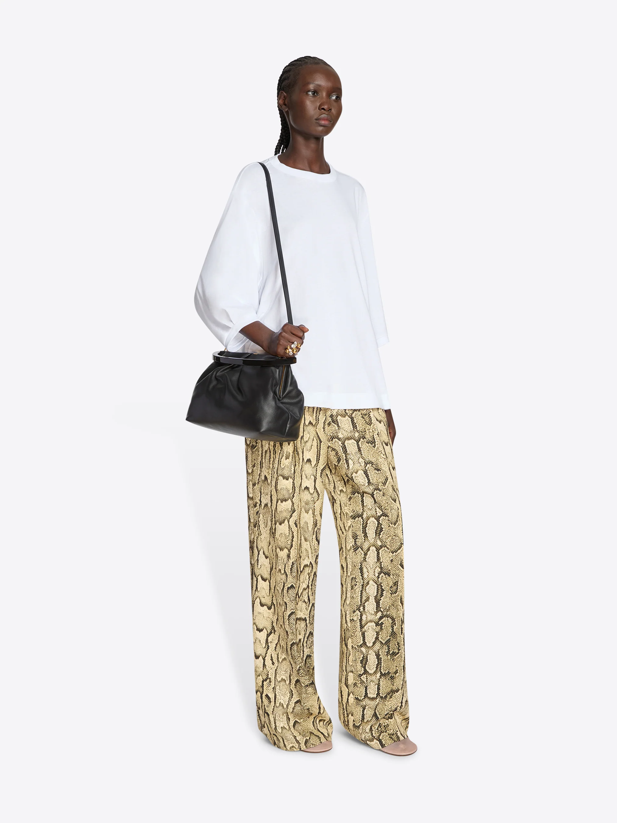 Pleated leather bag - Image 7
