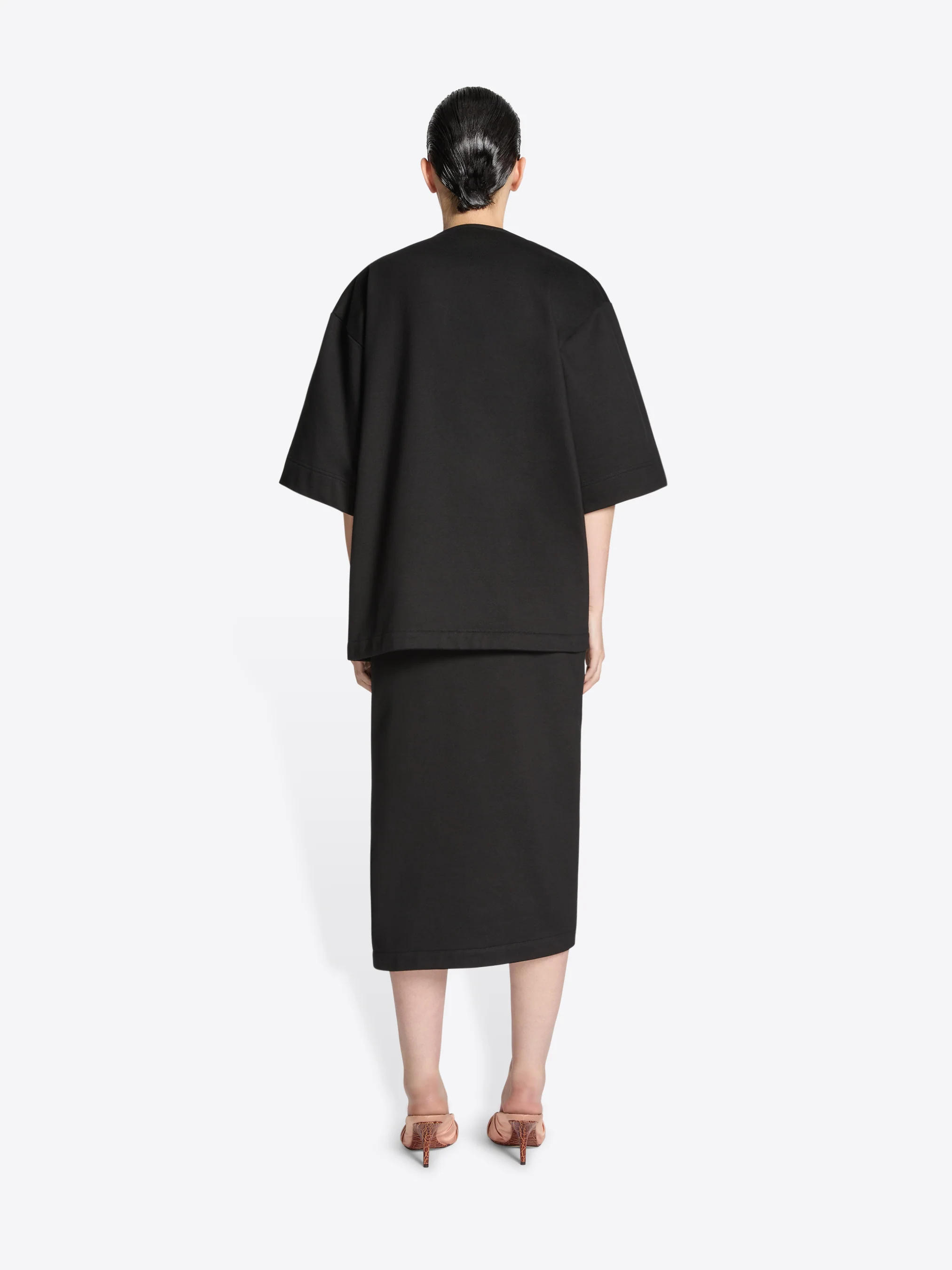 Tee with brooch - Image 4