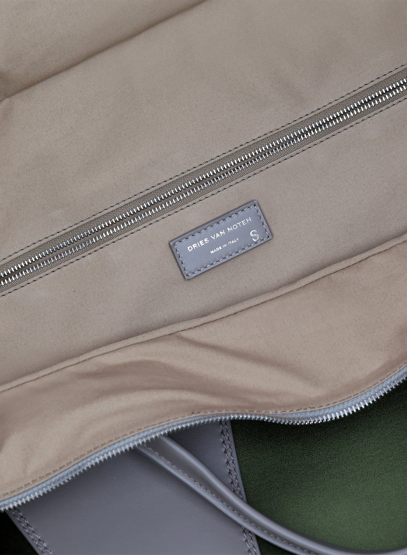 Satin weekend bag - Image 12